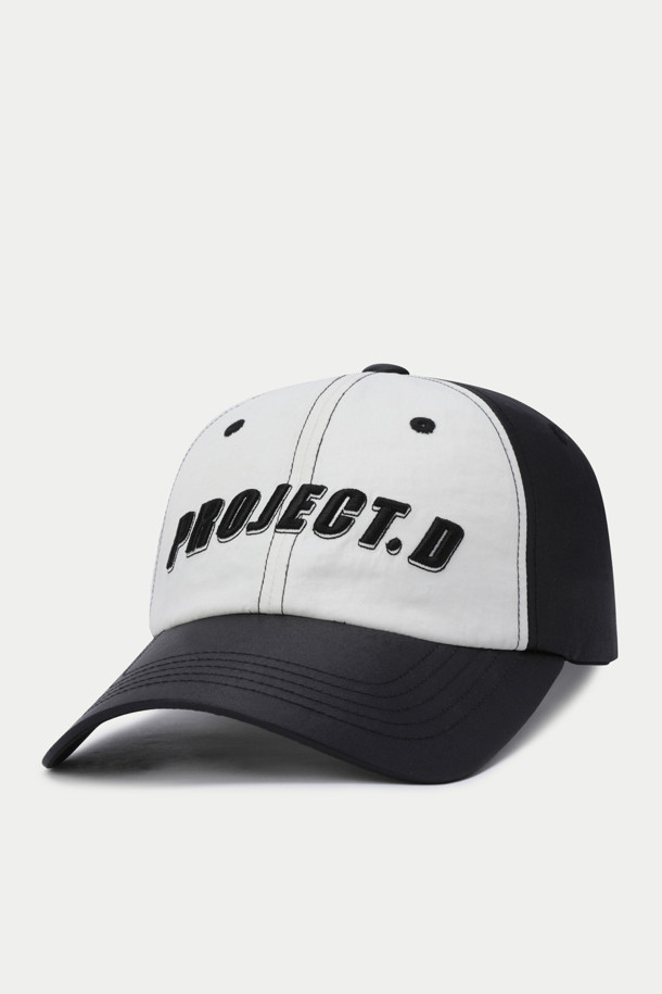 series - Initial-D(이니셜 D) Project D(프로젝트 D) 로고 캡은, 블랙과 화이트 두 가지 색상으로 출시되어 다양한 스타일에 매치하기 용이한 볼캡입니다. PROJECT.D(프로젝트 D) 로고 자수 디테일이 돋보이며, 은은한 광택감이 고급스러운 느낌을 더합니다. 캐주얼, 미니멀, 스트리트 스타일을 즐겨 입는 분들께 추천드리며, 가볍게 동네 마실룩이나 산책룩을 연출하기 좋습니다. 봄, 여름, 가을, 세 계절 모두 착용 가능한 실용적인 아이템입니다.
