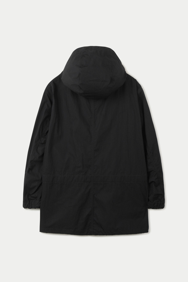 SAGE DE CRET (사지 드 크레) 코튼 트윌 타입라이터 파카는 남성용 아우터로, 봄, 가을 시즌에 적합한 숏 파카입니다. 부드러운 촉감의 면, 나일론 혼방 소재로 제작되었으며, 오버핏 실루엣과 무지 디자인이 특징입니다. 밀리터리, 모던 스타일을 기반으로, 후드, 사이드 포켓, 허리 및 밑단 드로우스트링, 소매 밴딩, YKK 지퍼 등의 디테일이 돋보입니다. 일상, 여행, 가을 나들이 등 다양한 TPO에 캐주얼, 미니멀, 시티보이 스타일로 활용하기 좋습니다. 사이즈 조절 기능으로 편안한 착용감을 제공합니다.
