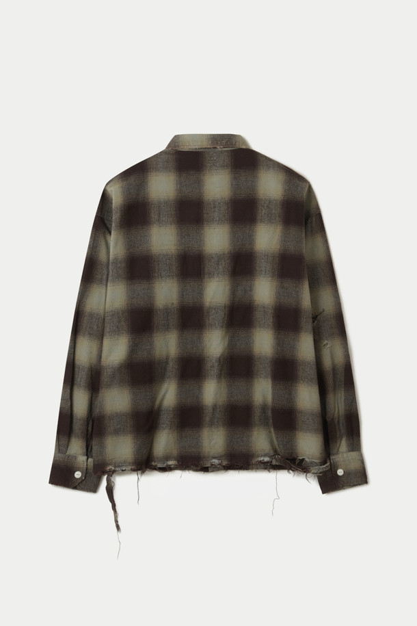 JIEDA 넬 데미지 체크 셔츠는 빈티지 무드를 자아내는 오버핏 체크 셔츠입니다. 블랙과 베이지 두 가지 색상으로 출시되었으며, 가을, 겨울에 데일리룩, 데이트룩, 가을 나들이룩 등 다양한 TPO에 활용하기 좋습니다. 면 소재로 제작되어 편안한 착용감을 제공하며, 긴 소매와 크롭 기장이 특징입니다. 데미지 디테일과 오버다잉 가공을 통해 빈티지 스타일을 강조했으며, 플랩 포켓과 프론트 포켓으로 실용성을 더했습니다. 캐주얼, 클래식, 레트로 스타일을 즐겨 입는 분들께 추천합니다.
