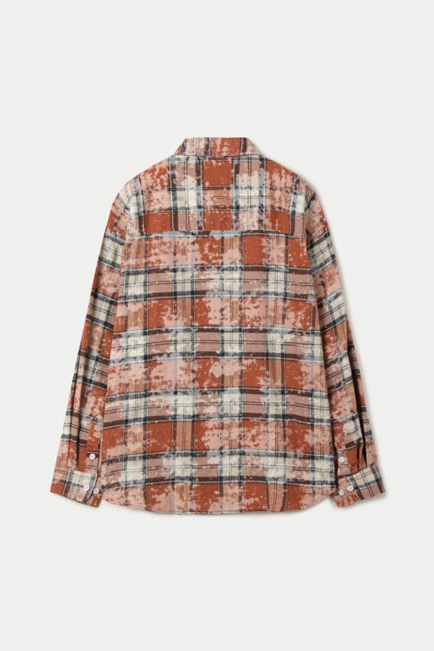 **우드버드 빈티지 워싱 셔츠**는 봄, 가을에 어울리는 긴소매 셔츠입니다. 오렌지, 그레이 컬러의 체크 패턴과 루즈핏 디자인으로 빈티지하고 캐주얼한 스타일을 연출합니다. 칼라 넥 라인과 버튼업 프론트 여밈, 커프스 버튼, 가슴 포켓 등의 특징이 있습니다. 데이트룩, 카페룩과 같은 TPO에 어울리며, 캐주얼, 클래식, 미니멀 스타일을 즐겨 입는 분들께 추천합니다. 면 소재로 제작되어 편안한 착용감을 선사합니다.
