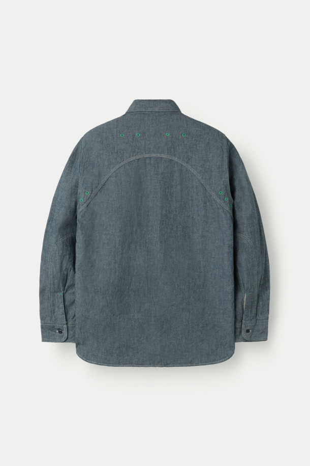 나이젤 카본(Nigel Cabourn) 메디컬 셔츠는 클래식과 밀리터리 스타일을 결합한 남성용 셔츠입니다. 그레이 및 블루 컬러로 출시되었으며, 봄, 가을에 착용하기 좋습니다. 고밀도 셀비지 데님 소재로 제작되어 뻣뻣한 촉감과 두꺼운 두께감을 자랑하며, 이중 구조 디자인과 암홀 통기성을 통해 활동성을 높였습니다. 차이나 칼라에 레귤러 핏으로 제작되었으며, 가슴 포켓 2개와 캣츠아이 버튼으로 포인트를 주어 워크웨어, 미니멀, 클래식 스타일을 연출하기 좋습니다. 출근룩, 비즈니스 캐주얼, 모임룩 등 다양한 TPO에 활용할 수 있습니다.
