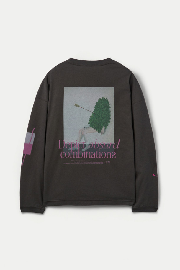 F/CE(에프씨이) 히든 아이덴티티 BY M.ENOMOTO 롱슬리브 티셔츠입니다. 블랙 컬러의 오버핏 롱슬리브 티셔츠로, 봄, 가을 계절에 적합합니다. 소매 프린팅과 시보리 마감, 빈티지한 마감이 특징이며, 넓은 넥라인과 드롭 숄더 디자인으로 편안한 착용감을 선사합니다. 리사이클 코튼 소재로 제작되어 거친 촉감을 느낄 수 있으며, 스트릿, 캐주얼, 시티보이 스타일을 연출하기 좋습니다. M.ENOMOTO와의 콜라보레이션을 통해 유니크한 디자인을 더했습니다.
