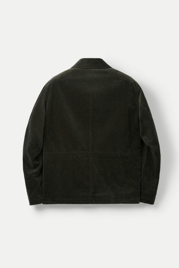 SAGE DE CRET(사지 드 크레) 코듀로이 숏 커버올 재킷은 워크웨어와 캐주얼 스타일을 모두 아우르는 매력적인 아우터입니다. 7골 코듀로이 소재와 텀블 가공으로 부드러운 촉감을 선사하며, 오버핏과 박시핏으로 편안한 착용감을 제공합니다. 가을과 겨울, 데일리룩, 나들이룩, 동네 마실룩 등 다양한 TPO에 활용할 수 있습니다. 워크웨어 스타일의 포켓과 허리 사이즈 조절 테이프, 코튼 안감 등의 디테일이 돋보입니다. 올리브 컬러의 무지 디자인은 어떤 스타일에도 쉽게 매치할 수 있는 실용적인 아이템입니다.
