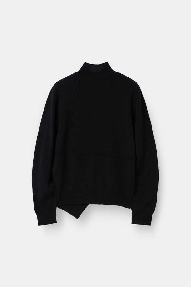 CHIAHUNG SU (치아홍 수) 핸드 다이드 캐시미어 터틀넥은 부드러운 촉감의 캐시미어 소재로 제작되어 가을, 겨울 시즌에 따뜻함을 선사합니다. 블랙 컬러의 무지 디자인으로 모던하고 미니멀한 스타일을 연출하며, 핸드 다잉 기법으로 섬세함을 더했습니다. 출근룩, 오피스룩, 모임룩 등 다양한 TPO에 활용 가능하며, 클래식, 미니멀, 시크한 스타일을 완성합니다. 긴 소매와 터틀넥 디자인은 세련된 분위기를 자아냅니다.
