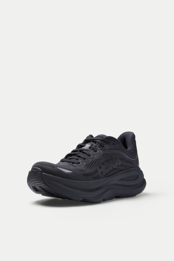 호카 본디 9 (Hoka M BONDI 9) 남성 러닝화는 블랙 컬러의 라운드 앞코 디자인으로, 러닝과 워킹에 최적화된 신발입니다. 메쉬 소재를 사용하여 통기성을 높였으며, 쿠션성과 충격 흡수 기능으로 편안한 착용감을 제공합니다. 통굽 디자인과 끈으로 여미는 스타일로, 스포티, 미니멀, 캐주얼 룩에 모두 잘 어울립니다. 사계절 내내 착용 가능하며, 발의 피로도를 줄여주는 기능성 워킹화로 활용할 수 있습니다.
