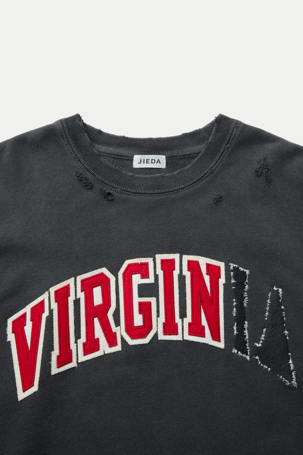 JIEDA (지에다) 버지니아 데미지 스웻 셔츠는 남성용 스웻셔츠입니다. 그레이 컬러의 면 소재로 제작되었으며, 봄, 가을에 착용하기 좋습니다. 캐주얼, 스트릿 스타일을 연출하기 좋으며, 레귤러 핏과 박시한 핏으로 편안하게 착용할 수 있습니다. 라운드넥, 긴 소매 디자인에 두꺼운 두께감으로 제작되었으며, 부드러운 촉감을 느낄 수 있습니다. 피그먼트 가공과 자연스러운 에이징 처리, VIRGINIA 와펜, 데미지 디테일이 특징입니다. 캠핑룩, 산책룩, 캐주얼, 스트리트, 미니멀 스타일 연출에 활용해보세요.
