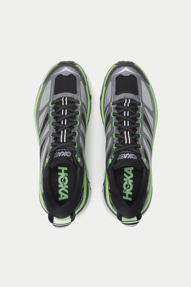 호카 마파테 스피드 2는 남성용 운동화로, 러닝, 트레일러닝, 하이킹에 적합합니다. 그레이, 블랙, 그린 색상으로 출시되었으며, 라운드 앞코에 메쉬와 TPU 소재를 사용하여 통기성과 내구성을 높였습니다. 3cm 통굽 디자인에 대칭형 쿠션 베이스, 로우 프로파일 쿠션, RMAT 미드솔, Vibram Megagrip 아웃솔을 적용하여 쿠셔닝과 접지력을 극대화했습니다. 스포티, 고프코어, 미니멀 스타일 연출에 용이하며, 끈으로 조절하는 방식입니다.
