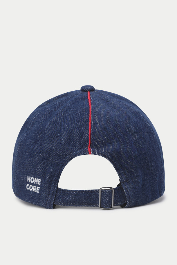 HOMECORE의 인디고 캡은 면 소재의 무지 야구모자로, 일상에서 편안하게 착용하기 좋습니다. 클래식 핏 디자인에 사이즈 조절이 가능한 스트랩이 있어 누구나 편안하게 착용할 수 있으며, 로고 자수 디테일이 돋보입니다. 봄, 여름, 가을 계절에 맞춰 인디고 컬러로 시원하고 세련된 스타일을 연출해보세요.
