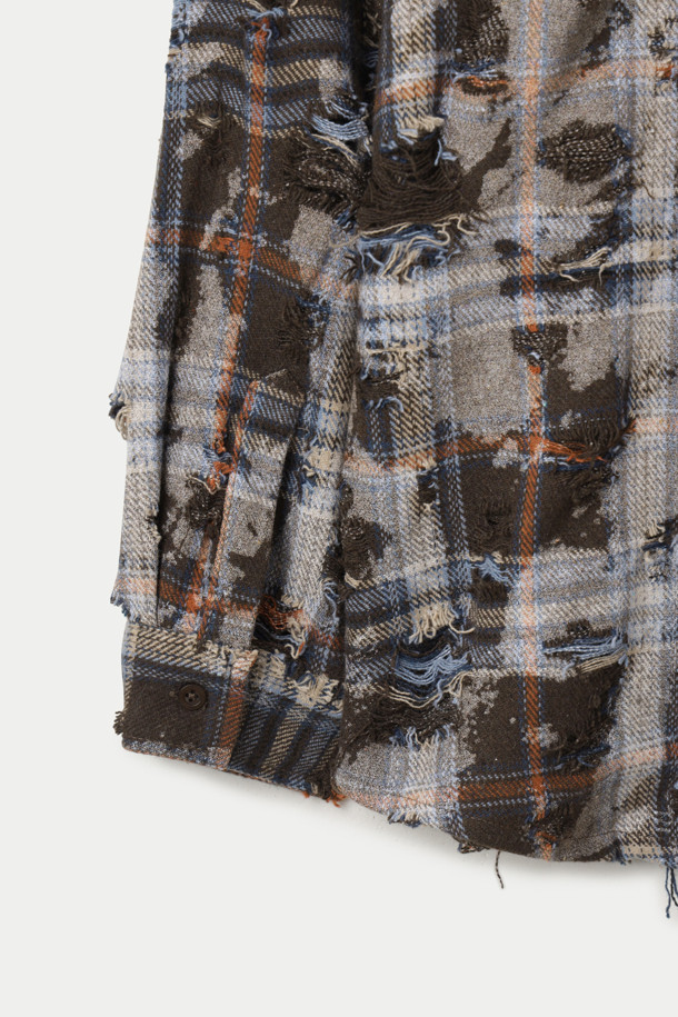 WOODBIRD WBJong(우드버드 WB종) 립 셔츠는 가을, 겨울 시즌에 잘 어울리는 플란넬 소재의 긴소매 셔츠입니다. 브라운과 그레이 두 가지 색상으로 만나볼 수 있으며, 스트릿 및 빈티지 스타일을 연출하기에 좋습니다. 루즈핏 레귤러 기장으로 편안하게 착용 가능하며, 체크 패턴과 칼라넥 디자인이 특징입니다. 버튼업 프론트 여밈, 커프스 버튼, 가슴 포켓, 데미지 디테일, 올 풀림 및 찢김 가공으로 빈티지한 무드를 더했습니다. 가을 나들이룩이나 겨울 데일리룩에 캐주얼하게 매치하여 개성 있는 스타일을 완성해보세요.
