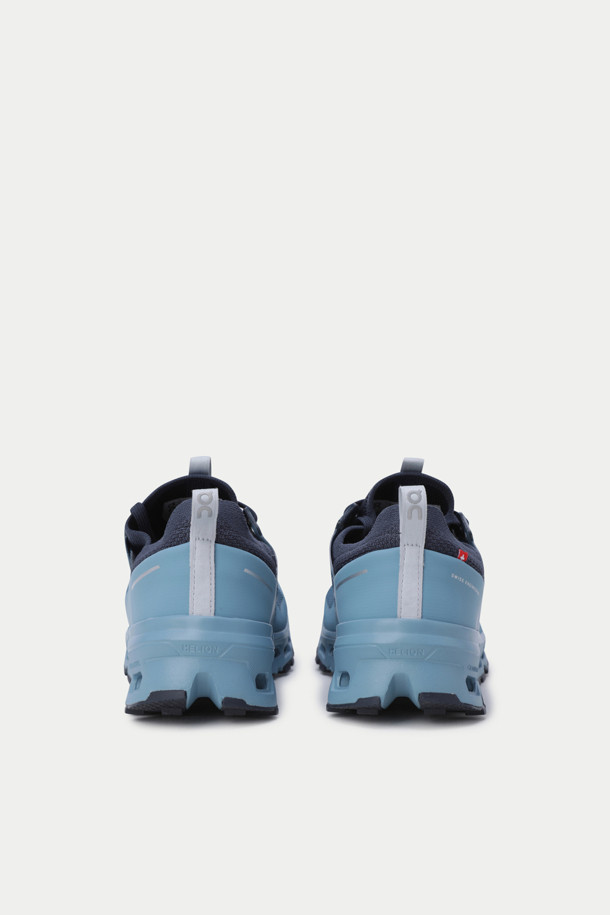 온 런닝 클라우드울트라 2는 러닝과 트레일러닝을 위한 남성용 러닝화입니다. 블루 컬러와 폴리에스터, 폴리우레탄 소재를 사용하여 사계절 모두 착용 가능하며, 끈으로 여미는 방식입니다. Helion™ 슈퍼폼과 Missiongrip™ 기술력이 적용되어 쿠셔닝과 통기성을 제공하며, 니트 양말형 어퍼와 Flip Release 시스템으로 편안한 착용감을 선사합니다. 무게는 295g이며, 스포티하고 미니멀한 러닝룩, 산책룩 연출에 용이합니다.
