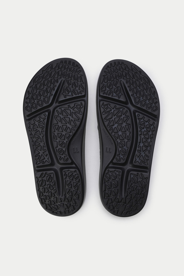 COMFY OUTDOOR GARMENT - 샌들/슬리퍼 - CMF RECOVERY SANDAL