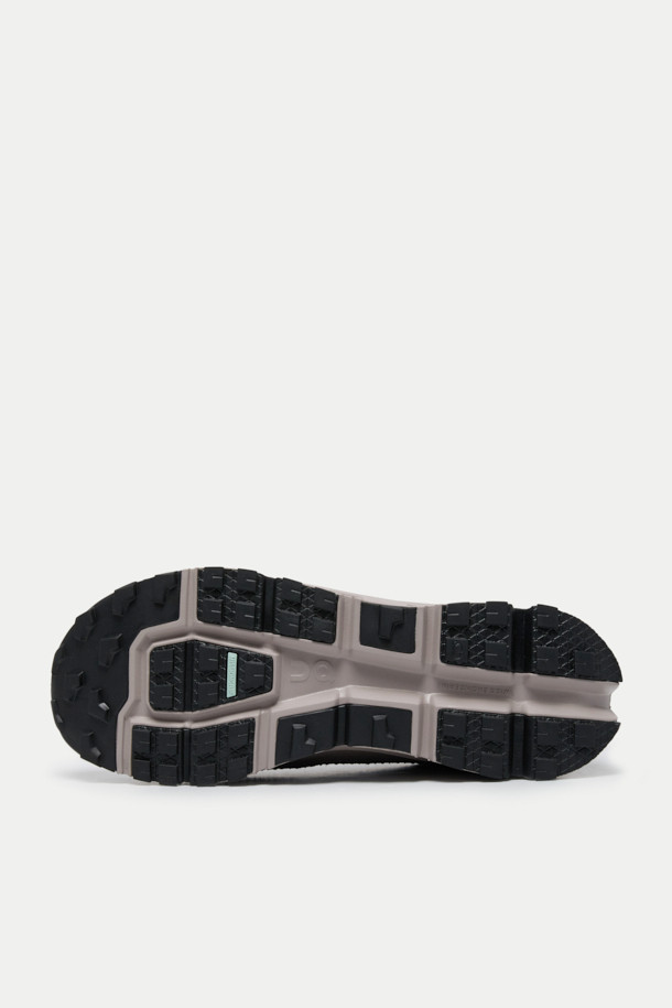 온 러닝 클라우드어웨이 2 (ON RUNNING CLOUDAWAY 2)는 남성용 러닝화로, 러닝과 일상생활 모두에 적합합니다. 그레이 컬러의 무지 디자인에 라운드 앞코로 편안함을 더했으며, 폴리에스터, 고무, 나일론 소재를 사용하여 제작되었습니다. 발수 기능과 통기성이 뛰어나며 Missiongrip™ 아웃솔과 Cloudultra 바닥 유닛으로 접지력과 경량성을 동시에 제공합니다. 토글 방식으로 간편하게 신을 수 있으며, 로우탑 디자인과 넓은 발볼로 편안한 착용감을 선사합니다.
