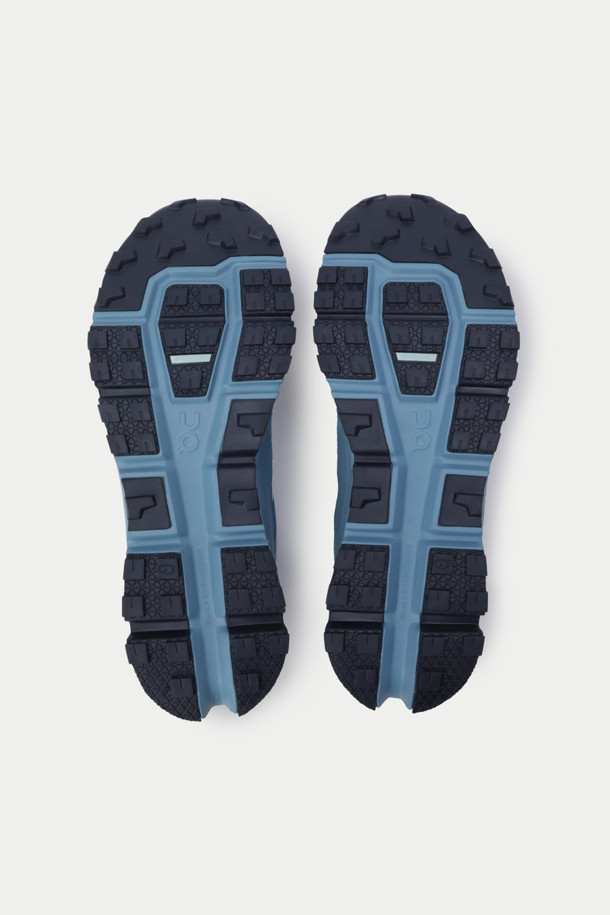 온 런닝 클라우드울트라 2는 러닝과 트레일러닝을 위한 남성용 러닝화입니다. 블루 컬러와 폴리에스터, 폴리우레탄 소재를 사용하여 사계절 모두 착용 가능하며, 끈으로 여미는 방식입니다. Helion™ 슈퍼폼과 Missiongrip™ 기술력이 적용되어 쿠셔닝과 통기성을 제공하며, 니트 양말형 어퍼와 Flip Release 시스템으로 편안한 착용감을 선사합니다. 무게는 295g이며, 스포티하고 미니멀한 러닝룩, 산책룩 연출에 용이합니다.
