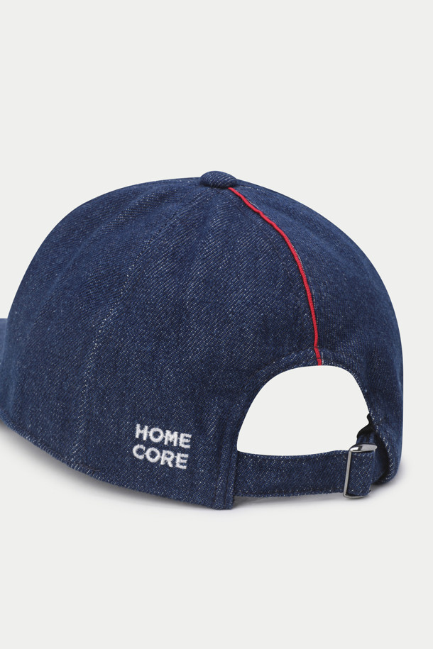 HOMECORE의 인디고 캡은 면 소재의 무지 야구모자로, 일상에서 편안하게 착용하기 좋습니다. 클래식 핏 디자인에 사이즈 조절이 가능한 스트랩이 있어 누구나 편안하게 착용할 수 있으며, 로고 자수 디테일이 돋보입니다. 봄, 여름, 가을 계절에 맞춰 인디고 컬러로 시원하고 세련된 스타일을 연출해보세요.
