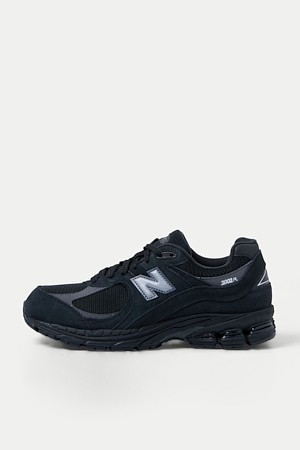 New Balance M2002					