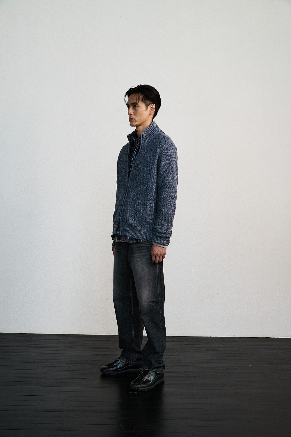 series; X Rawhyde 티셔츠 착용 이미지 2