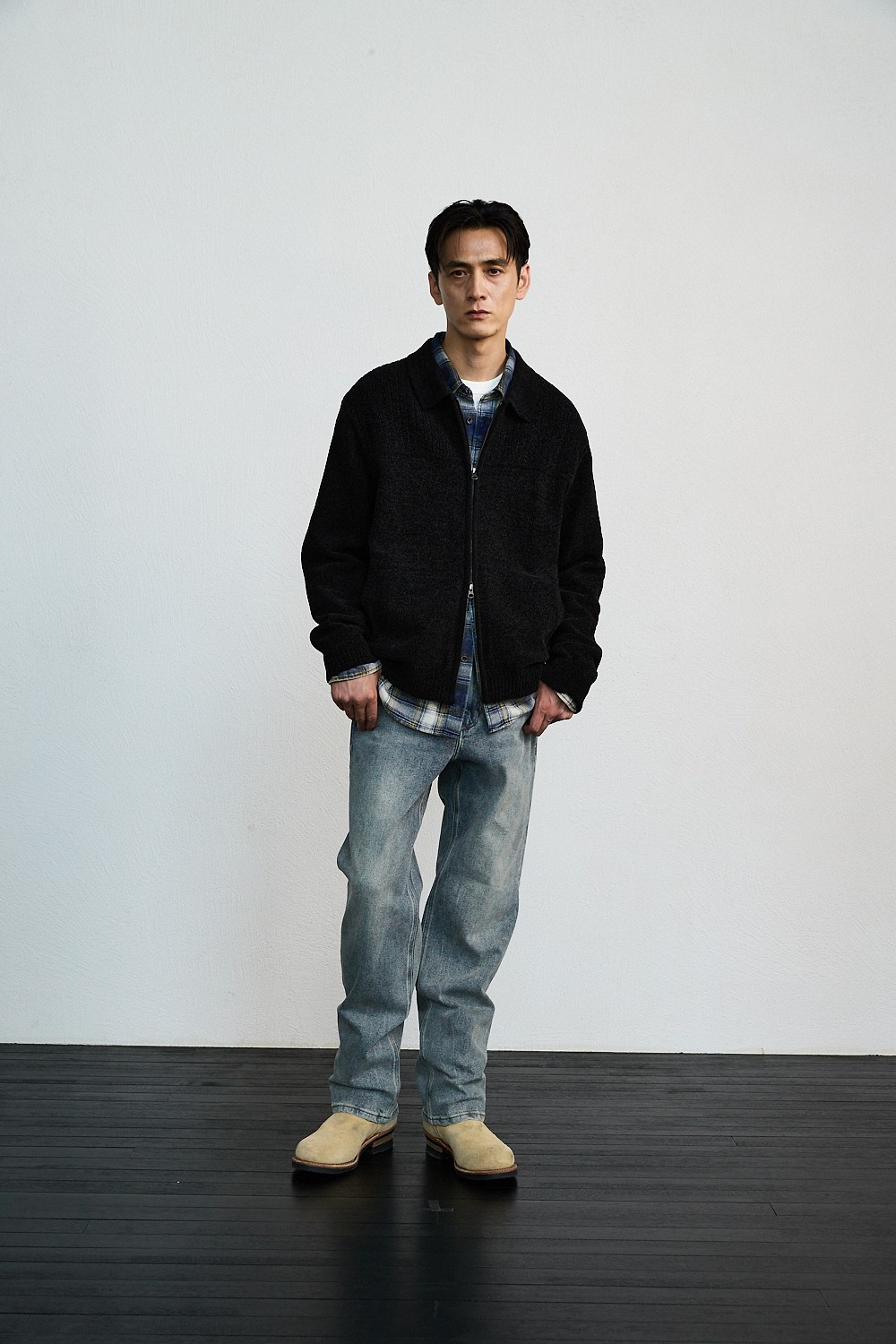 series; X Rawhyde 티셔츠 착용 이미지 1
